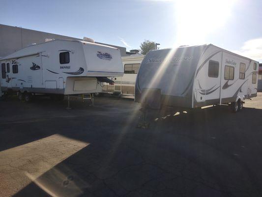 Rear entrance of Canyon State RV and Campershells . Units in for Service .