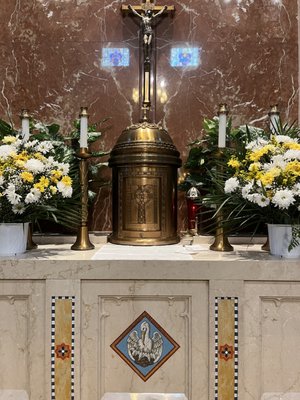 Main altar of St. Thomas, the apostle church