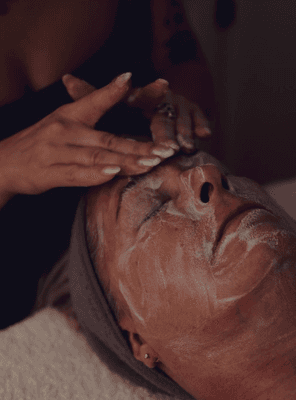 Dermaplaning facial