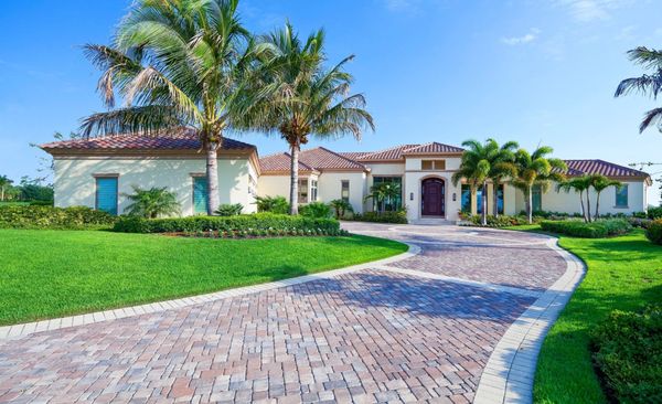 Florida's beautiful! Let us make your home shine today!