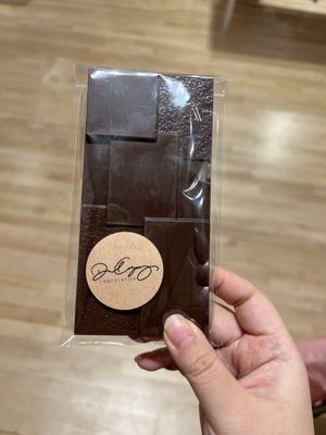 Dark chocolate bar