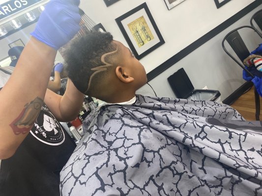 Mid Skin Fade w/ design