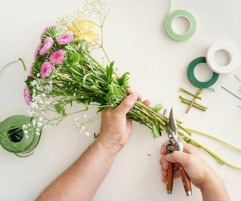 Fresh flowers and floral supplies for designers, event planners and the DIY public.