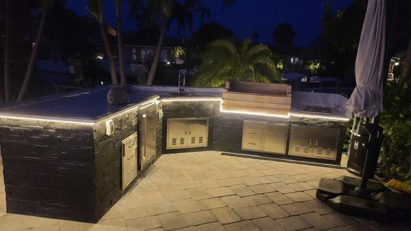 outdoor kitchens with charcoal grills_4