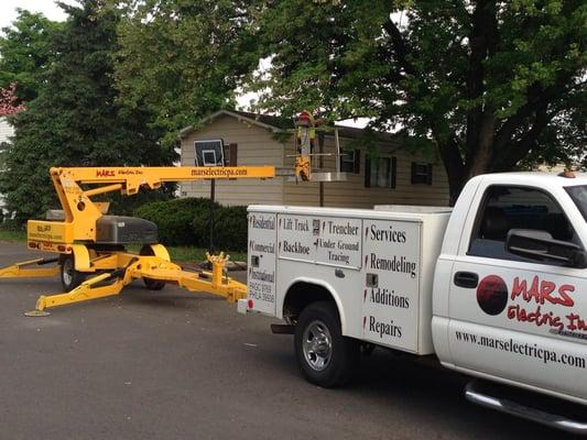 Lift work to replace street lights in a residential community