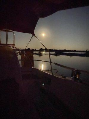 Moon rising over over Kaps Marina