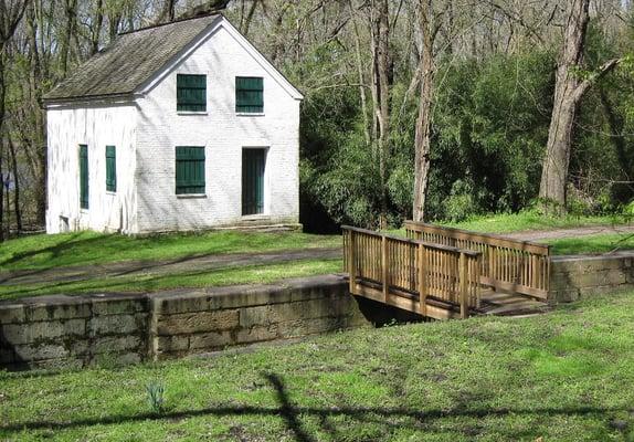 Lockhouse 28 has a beautiful bridge beside it. Photo Credit: Chris Hanessian