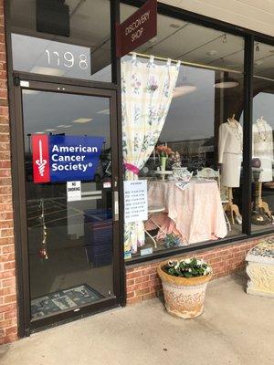 Awesome window display. So Springtime!