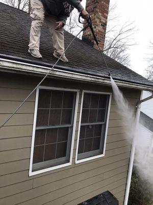 Gutters pressure washing