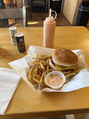 Cheeseburger & fries