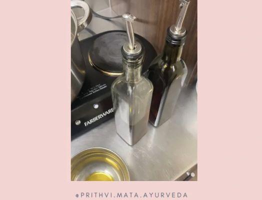 Abhyanga herbal medicated oil massage