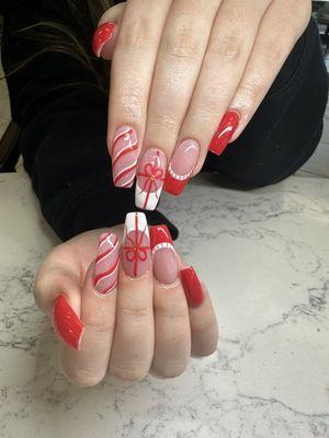 Holidays nails by Sansan