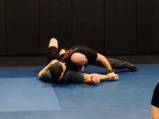 Armbar from knee on belly