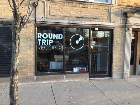 Round Trip Records storefront 3455 W Foster Ave. Vinyl, CDs, Cassettes. North Park Chicago