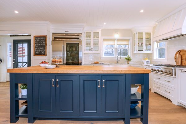 Navy island in Cape Cod kitchen