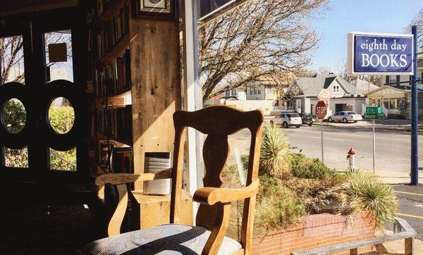 Lots of natural light by the front window, and very friendly service. A wonderful place to be!