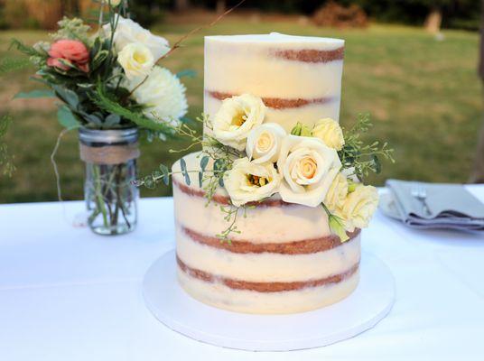 cake & centerpiece (in the back)