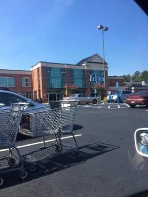 This Kroger is very well kept and nice looking.