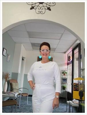 Antoinette Klinakis - Master Acne Specialist