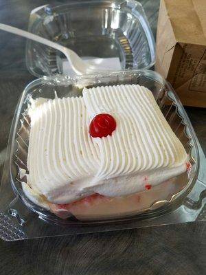 Cherry Vaniila Tres Leches Cake