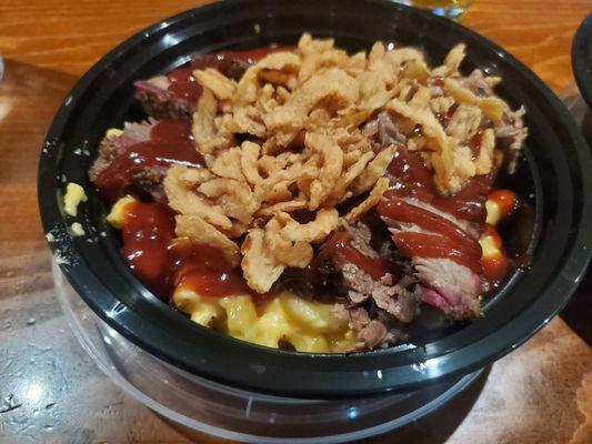 Mac & cheese brisket bowl