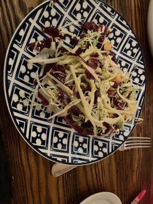 Arugula salad with pear slices and pomegranates with hazelnuts