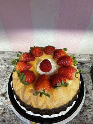 Chocoflan with fresh strawberries