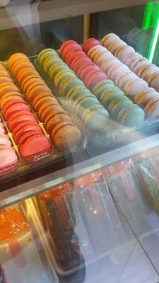 They have macarons!