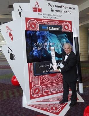 Trade Show magician for Orlando Florida . Magically promote your product and service .Location  Orlando Convention Center