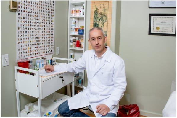 Vadim has prior experience of 15 years practicing Western Medicine as a Medical Doctor (Russia)