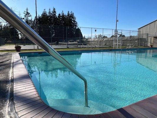 Outdoor Pool with Tennis and Pickleball Courts