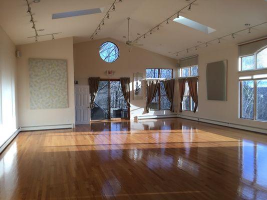 Great Room perfect for yoga and meditation retreats.