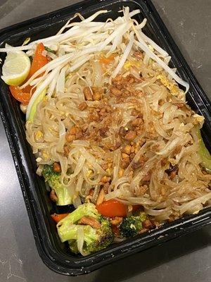 Pad Thai. Good ... but small portion.