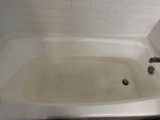 Horrible tub that should be gutted out.