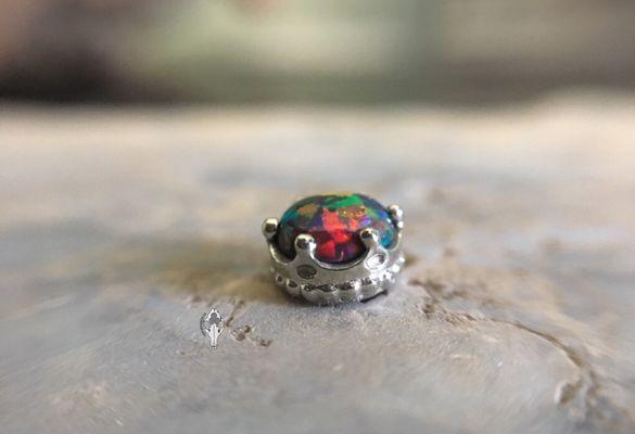 Anatometal 18k white gold queen crown with black opal