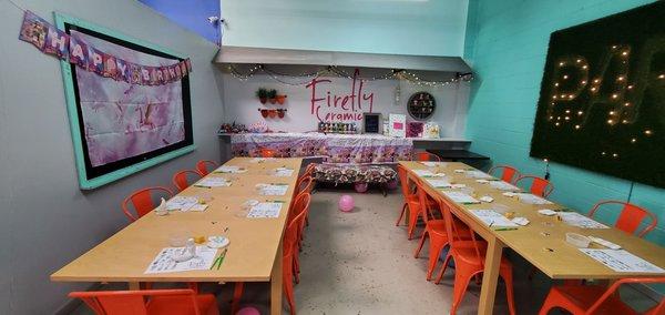 Private room for kids to paint, eat and be cheerful