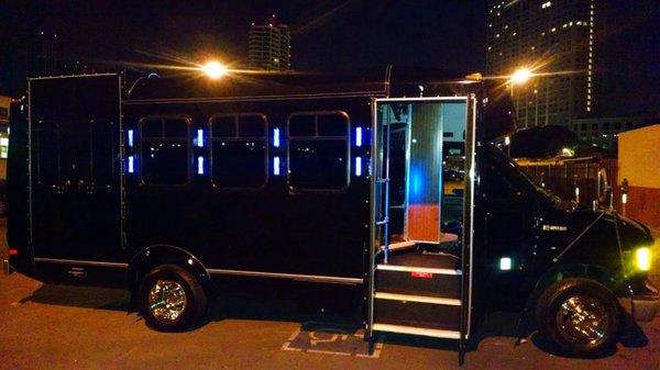 https://limopartybus.yelp.com