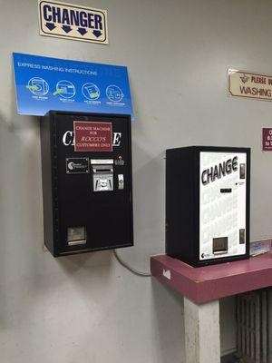 I didn't use the change machines, but others did while I was there with no issues.