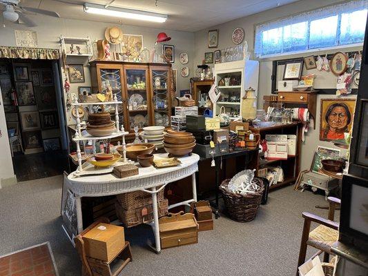 Wonderful shop jam full of treasures!