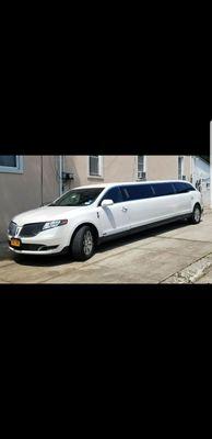 One of our few limos that transport our clients from and to pier