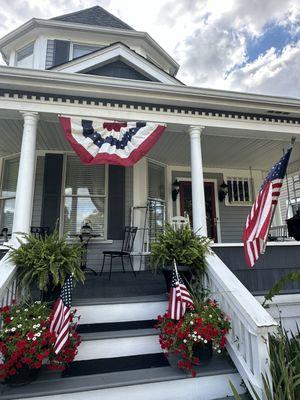 Beautiful porch and entrance