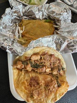 Tacos de guisos harina y maíz y tacos al vapor