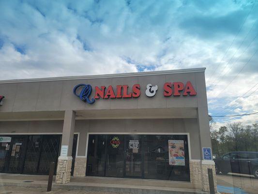 Q Nails & Spa