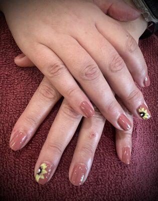 Gel mani (color- 490) & sunflower design.