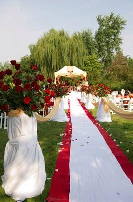 Wedding ceremony in the West Gardens of Landerhaven