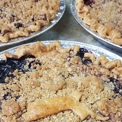 Crumb-topped Blueberry Pie