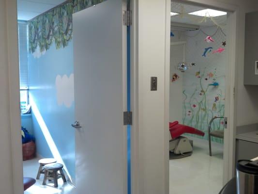 Nicely decorated rooms to make kids feel comfortable. One is jungle theme and the other is sea shell theme.