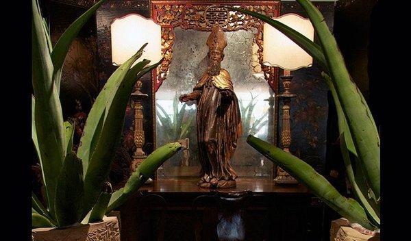 In our antique store we have chandeliers, cassetones, garden statues, and artwork, and so much more...