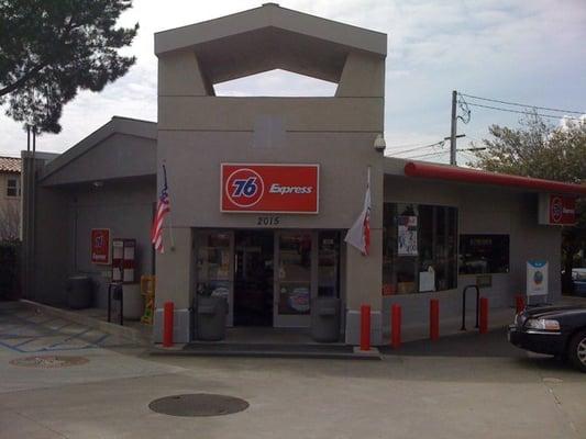 BROAD CIRCLE K 76