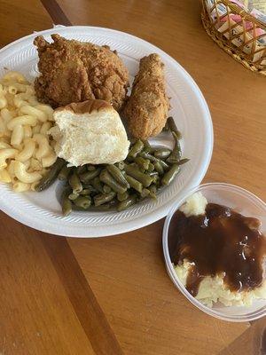 Fried chicken, mashed potato's, macaroni and cheese green beans